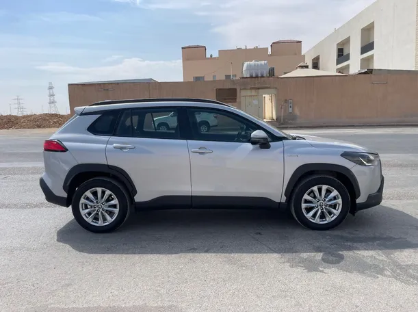 Car image 4