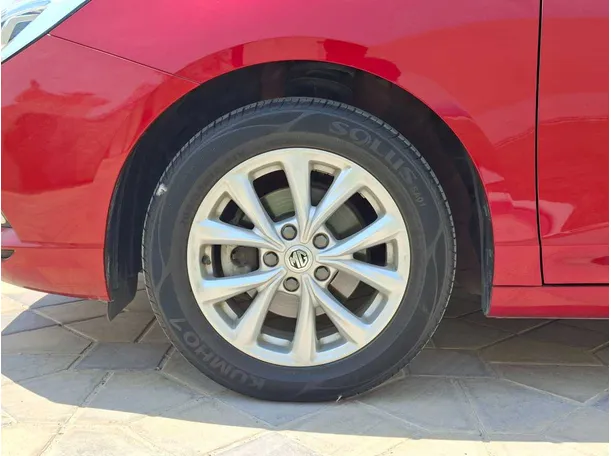 Car image 9