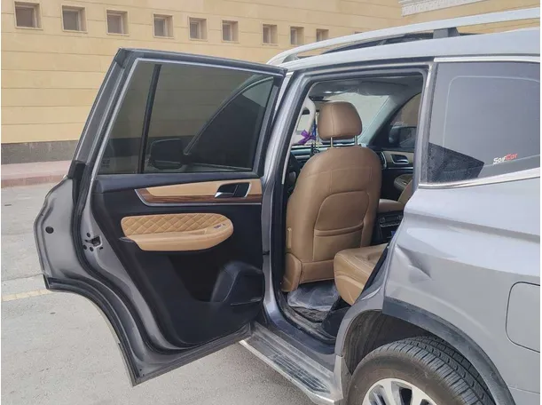 Car image 16