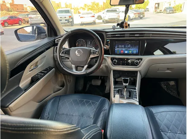 Car image 16