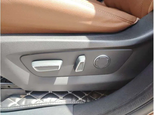 Car image 43