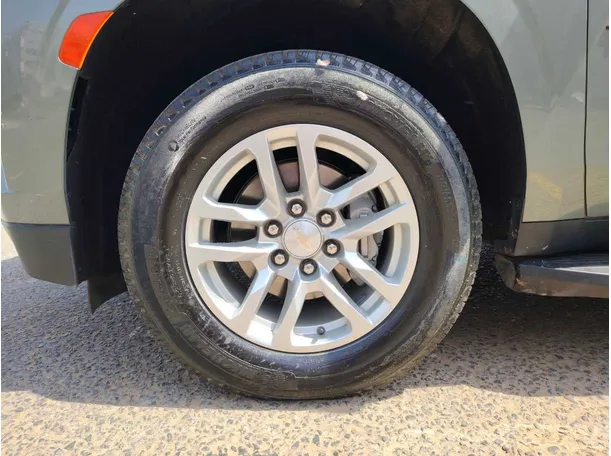 Car image 9