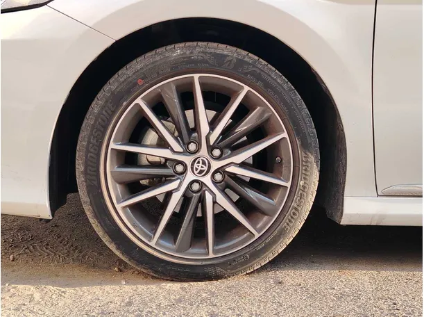 Car image 10