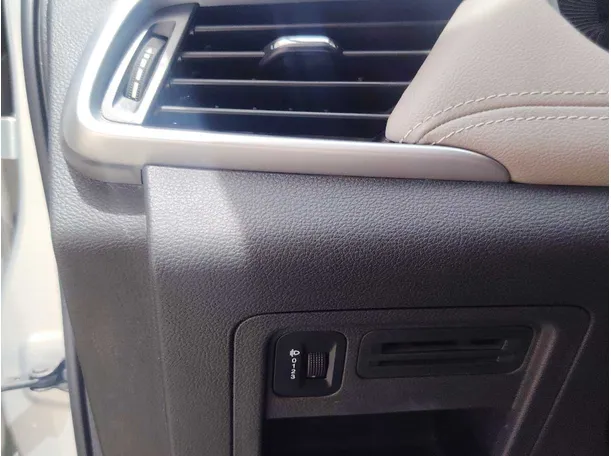 Car image 28