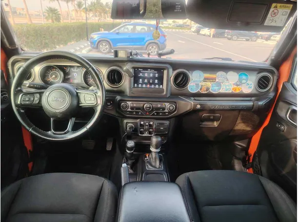 Car image 19