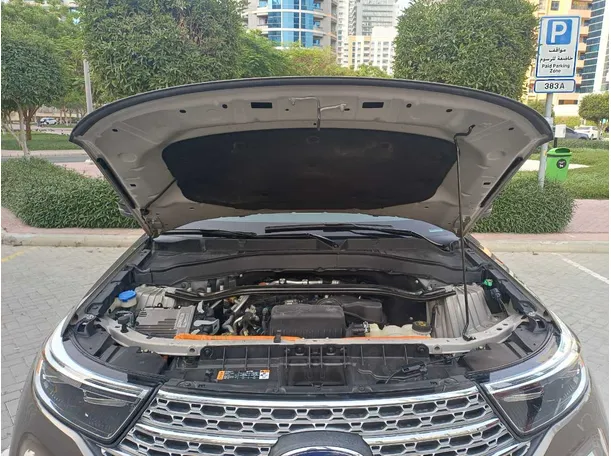 Car image 24