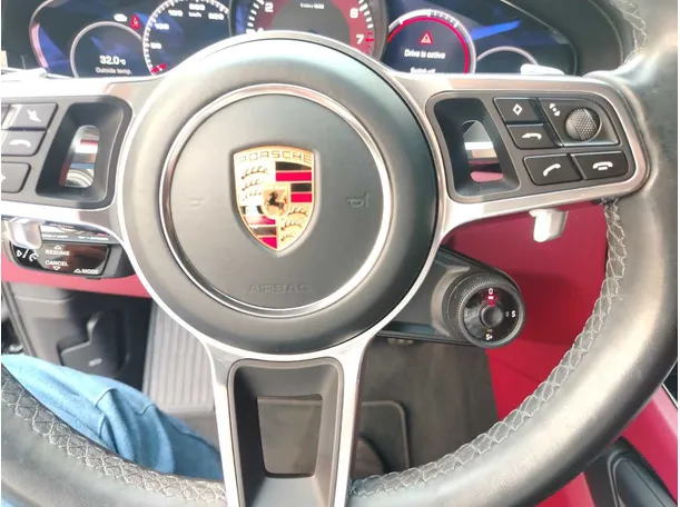 Car image 27
