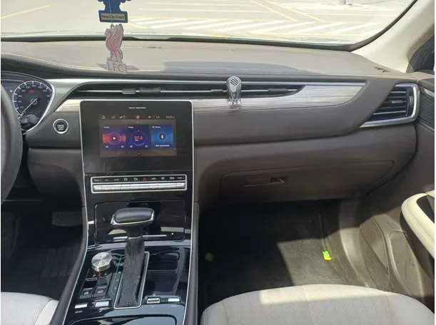 Car image 16