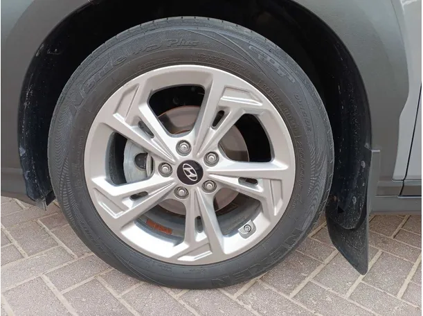 Car image 9