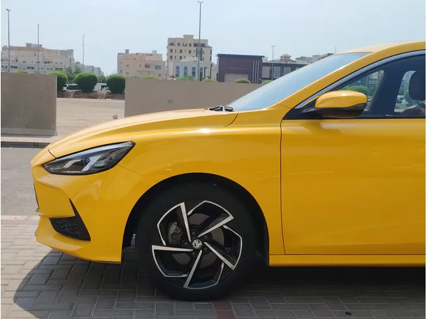 Car image 9