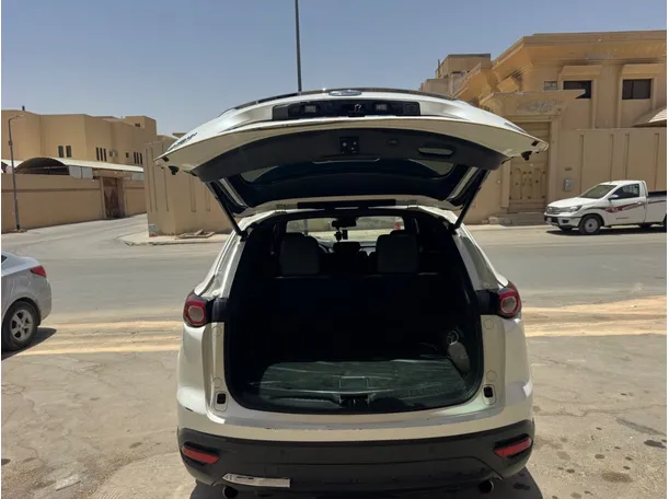 Car image 19