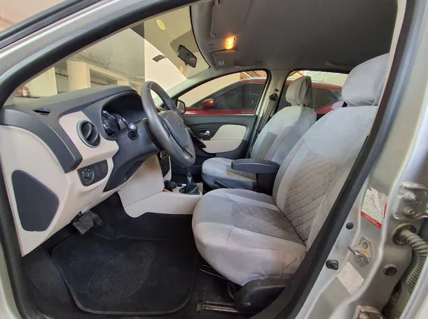 Car image 12