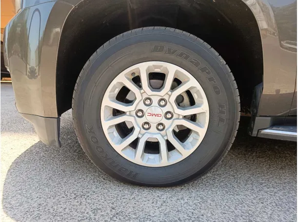 Car image 10