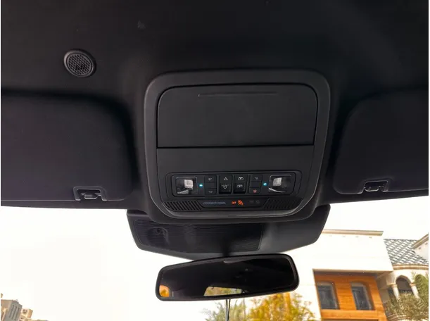 Car image 32