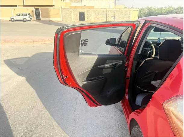 Car image 14