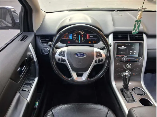 Car image 18