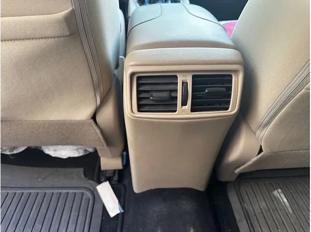 Car image 27
