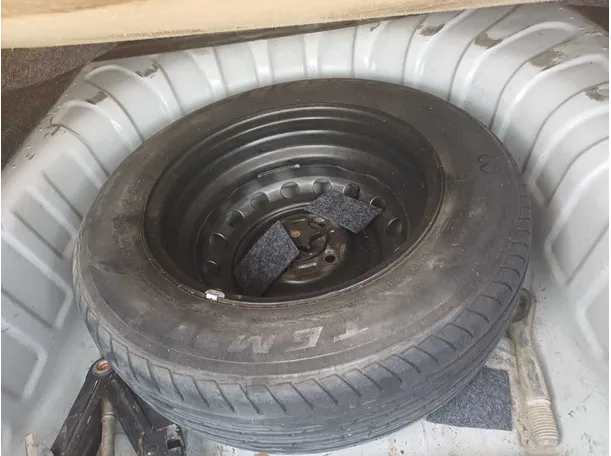 Car image 20