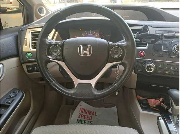 Car image 14