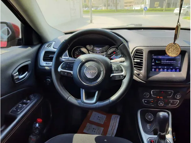 Car image 14