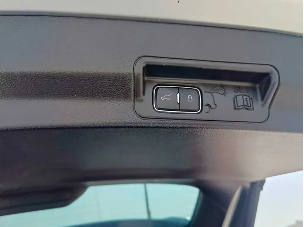 Car image 32