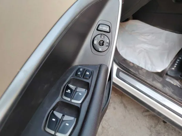 Car image 29