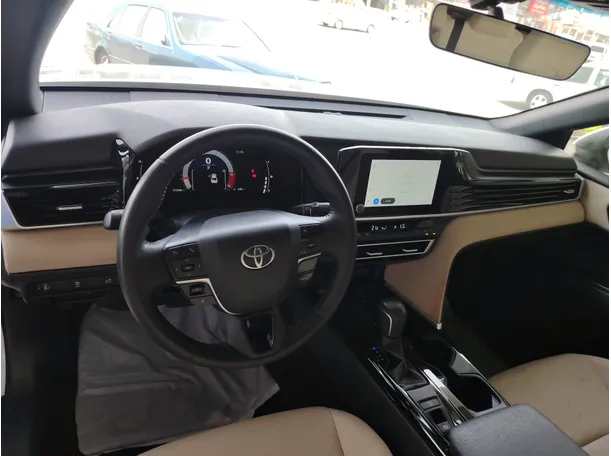 Car image 13