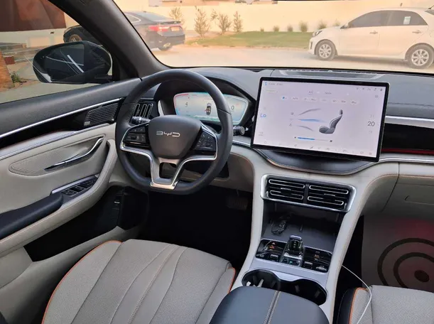 Car image 16