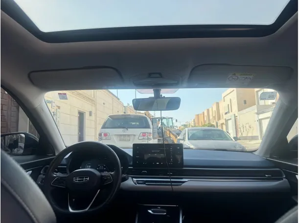 Car image 14
