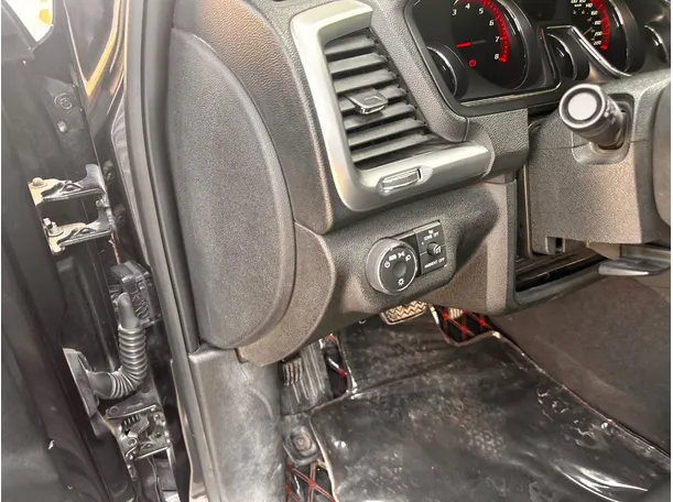 Car image 26
