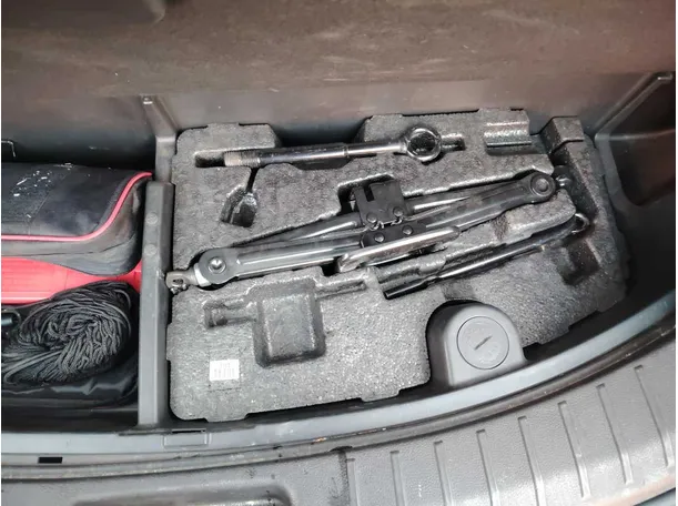 Car image 46