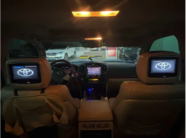 Car image 11