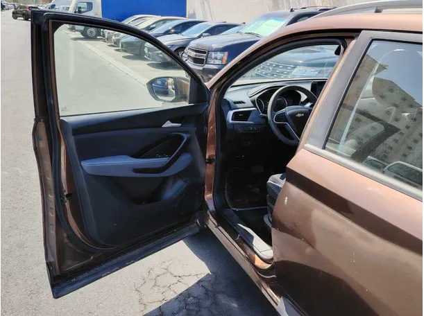Car image 10