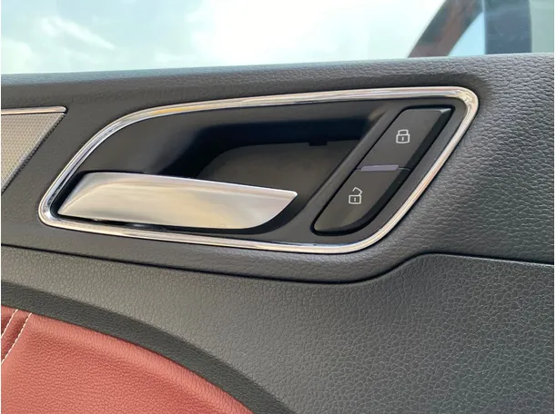 Car image 27