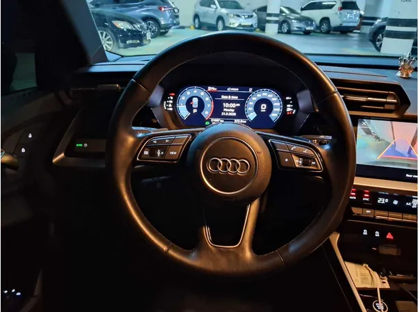 Car image 19