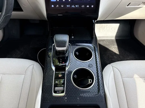 Car image 20