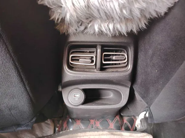 Car image 31