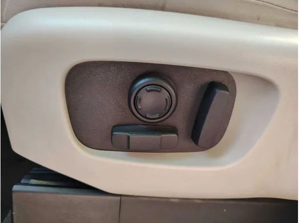 Car image 33