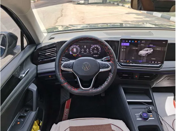 Car image 15
