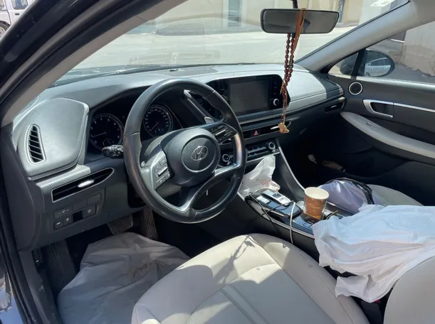 Car image 11