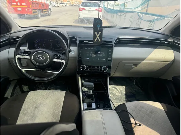 Car image 16