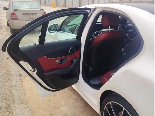 Car image 14