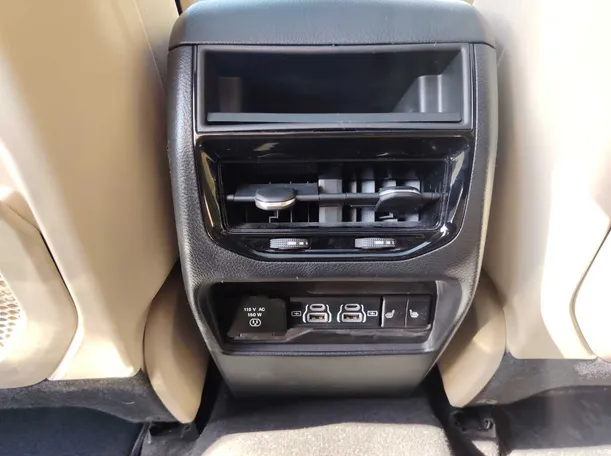 Car image 29