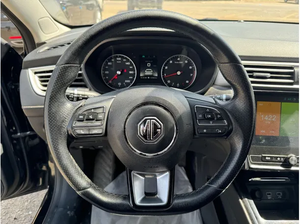 Car image 17