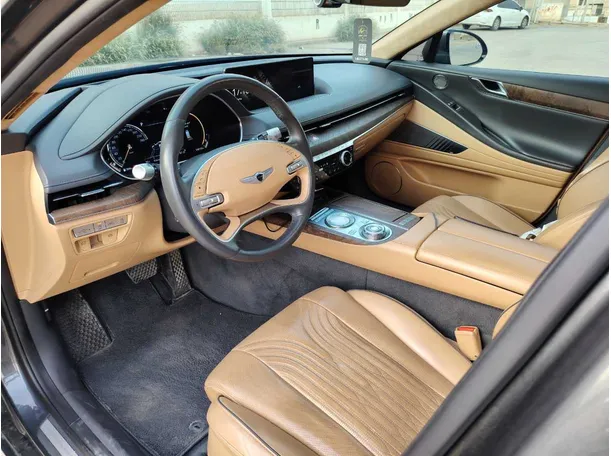 Car image 13