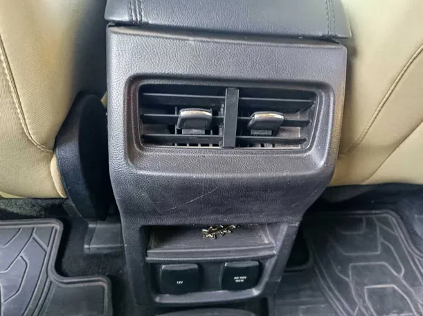 Car image 30