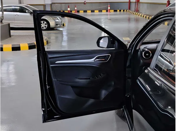 Car image 10