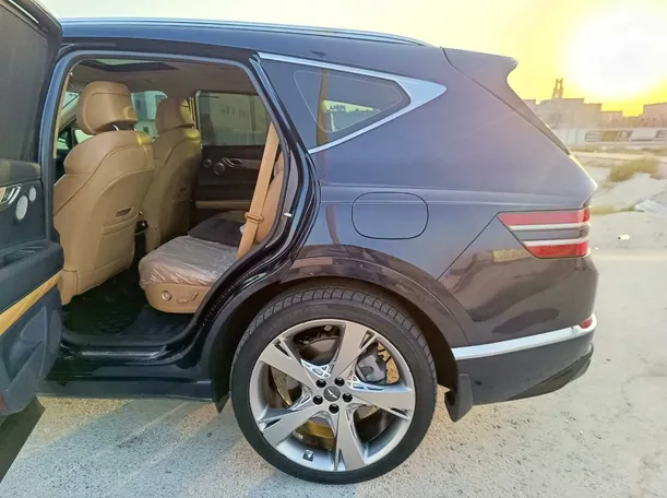 Car image 15