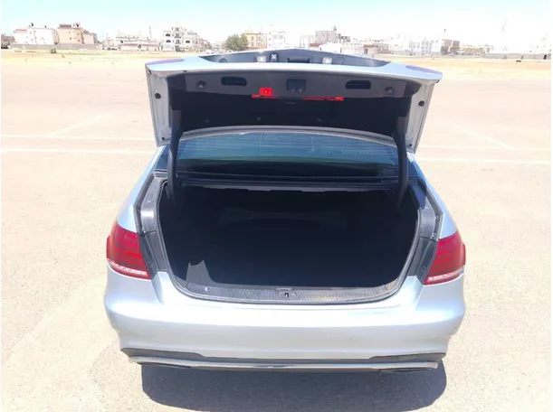 Car image 30