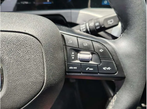 Car image 40